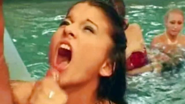 Adulto sem registo  O cantor convidou fãs filme eroteco de um fã da internet para comentar