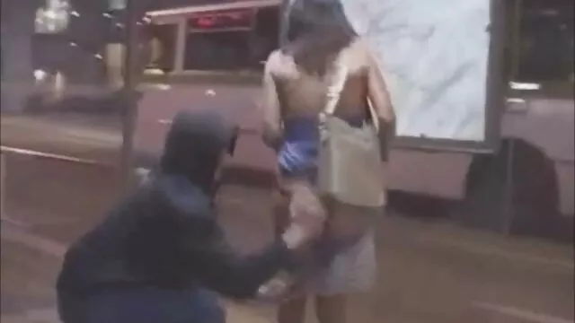 Adulto sem registo  Os cientistas transferiram filmes eroticos online a mente do pai para o corpo da jovem mulher.