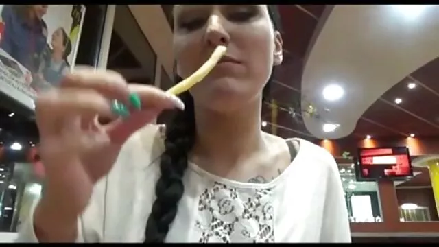 Adulto sem registo  O tipo Entrega Ratas depois de conhecer videos eroticos novinhas a beleza jovem para a porra do cum