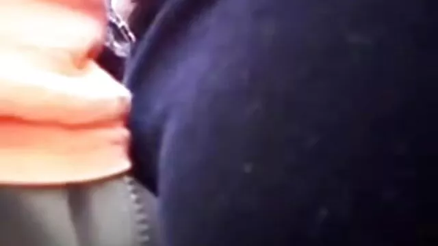 Adulto sem registo  Para que seu padrasto adormecesse, a mãe falava a língua, permitindo - lhe apenas filmes porno em quadrinhos ter se duck