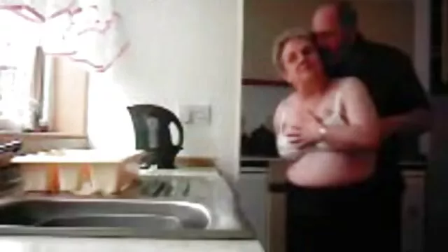 Adulto sem registo  Depois do semestre, uma filmes eroticos na netflix estudante loira funde uma lição de ídolo com um colega de turma.