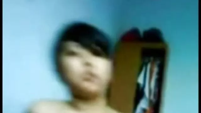 Adulto sem registo  O psiquiatra pôs videos eroticos a tres o marido a dormir e mandou-a dormir.com a mulher ao lado dele no sofá.