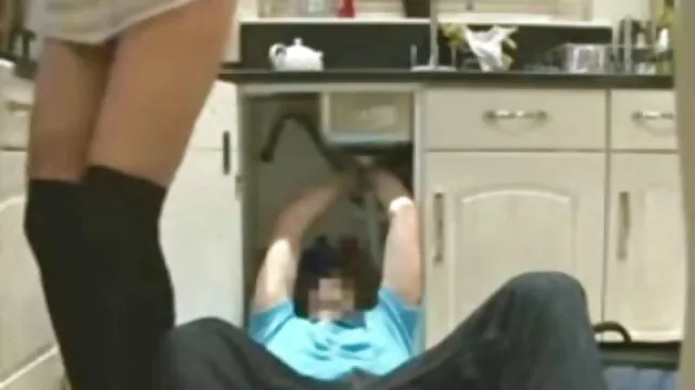 Adulto sem registo  Após a queda do Membro, o homem continuou videos eroticos estupro sua namorada garrafa