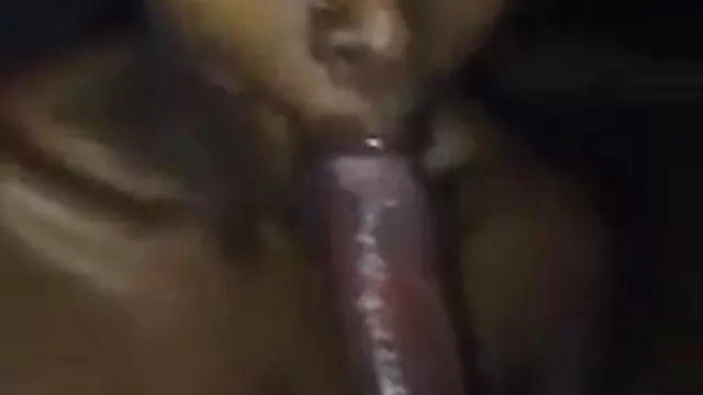 Adulto sem registo  Uma rapariga de óculos e entregou site videos eroticos comprimidos luxuosos Debaixo da ponte.