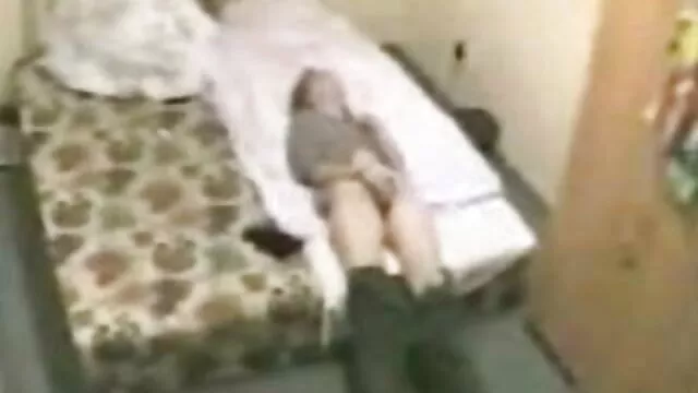 Adulto sem registo  A mãe obrigou-o a filmeseroticosgratis criar o irmão de chapéu.