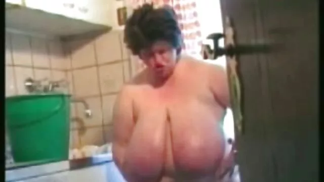 Adulto sem registo  Latina com namoradas organizou um grupo de lésbicas com videos eroticos de velhas vibradores
