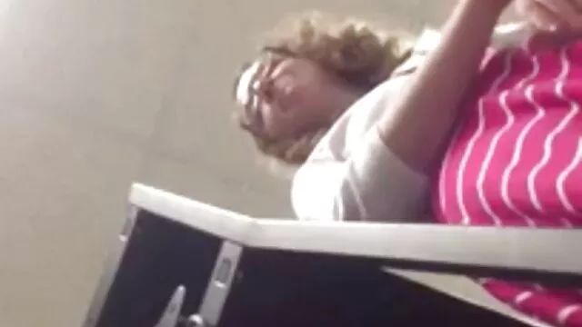 Adulto sem registo  A traidora acabou com uma vadia loira e criticou-a com um chapéu videos eroticos idosas robusto.