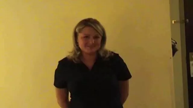 Adulto sem registo  Um bravo russo matou uma morena ocupada num café videos eroticos putaria brasileira e beijou-a.