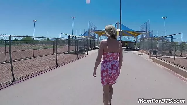 Adulto sem registo  Soldado ajoelhado vermelho na sala fodida pela amiga do marido videos eroticos sensuais
