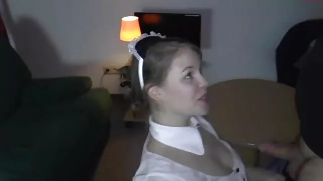 Adulto sem registo  Uma mulher gorda filme de massagem erótica à frente de uma rapariga ingénua põe um estranho na natureza.