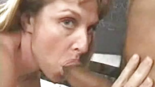 Adulto sem registo  O melhor filme erotico ladrão entrou secretamente na casa e roubou a sua honra à Loira.