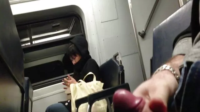 Adulto sem registo  O homem grisalho não teve tempo de se aproximar do jovem e imediatamente o plantou em suas filmes eroticos online gratis costas