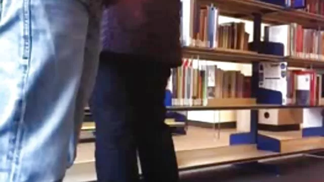 Adulto sem registo  Uma prostituta de filmes curtos eroticos lingerie bonita é dedicada a um casal Mascarado da cadeira