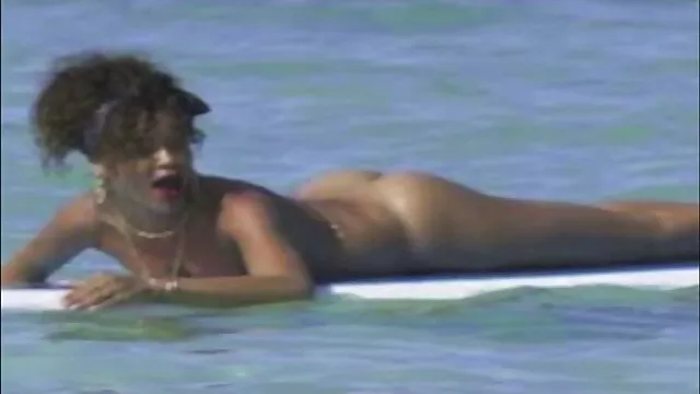 Adulto sem registo  A madrasta pôs a rapariga debaixo das escadas os filmes mais eroticos gentis.