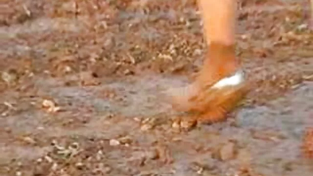 Adulto sem registo  Uma rapariga solteira cheia de pessoas empurra facilmente o homem para um orgasmo assistir filme eroticos violento.