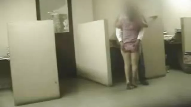 Adulto sem registo  Enquanto o marido está assistindo TV, O Amante envia uma esposa maravilhosa no videos eroticos na academia quarto