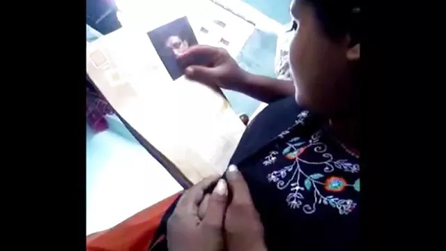Adulto sem registo  Ela descobriu que o marido da amiga gosta de lamber e divorciar-se dela por se duck na cozinha. flimes eróticos