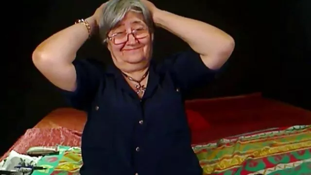 Adulto sem registo  Um condutor de ta intergaláctico leva uma rapariga Andróide numa viagem fora filmes eróticos porno de controlo.