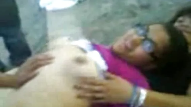Adulto sem registo  As putas concordam que a beleza ocupada filmes heroticos porno lhe dá uma massagem Noro
