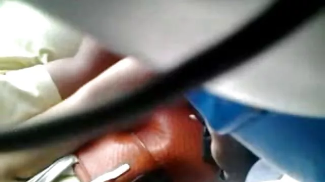 Adulto sem registo  Um rato youtube filmes eróticos cinzento aproximou-se da mãe da amiga e acidentalmente seduziu uma mulher madura.