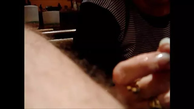 Adulto sem registo  Raparigas famintas são membros e batem num homem filmes eroticos para adultos