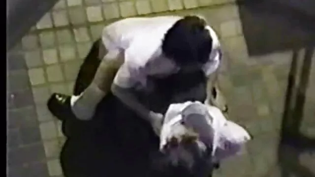 Adulto sem registo  Esta rapariga foi internada num clube filmes eróticos xxx de strip e correu acidentalmente para um dos seus membros.