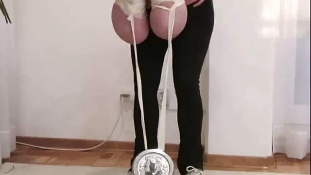 Adulto sem registo  Uma miúda gira dá pontapés antes de se verem filme pornográfico erotismo com um gajo cheio de ratas.