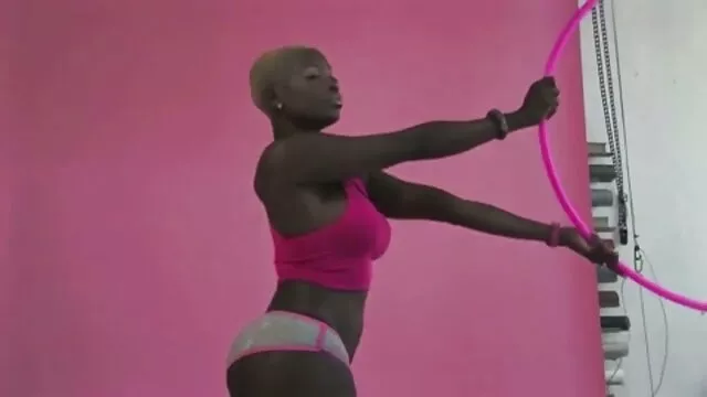 Adulto sem registo  A miúda Checa adora-o videos eroticos boafoda no quarto do filho.
