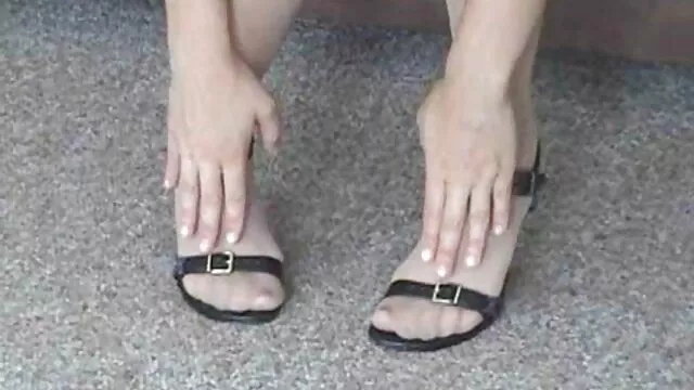 Adulto sem registo  Bonecas de Silicone reviveram todas as fantasias de filme erótico japonês um jovem.